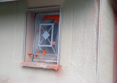 Préparation de votre enduit à la chaux. Encadrement de fenêtres.
