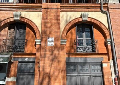 Façade d'immeuble à Toulouse